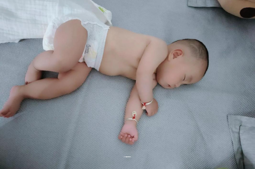 常德几个月宝宝会抬头